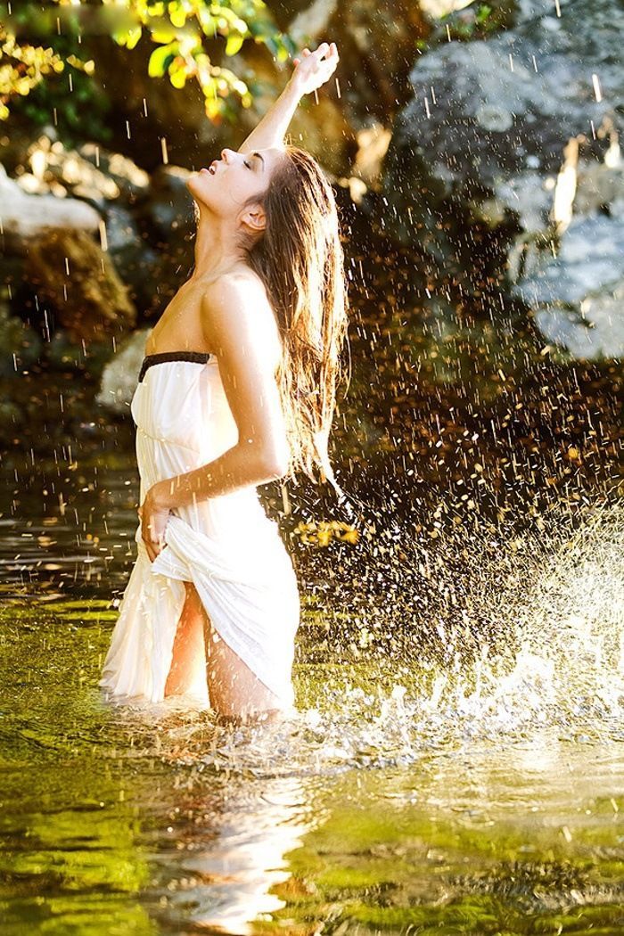 Marie Avgeropoulos in Miami