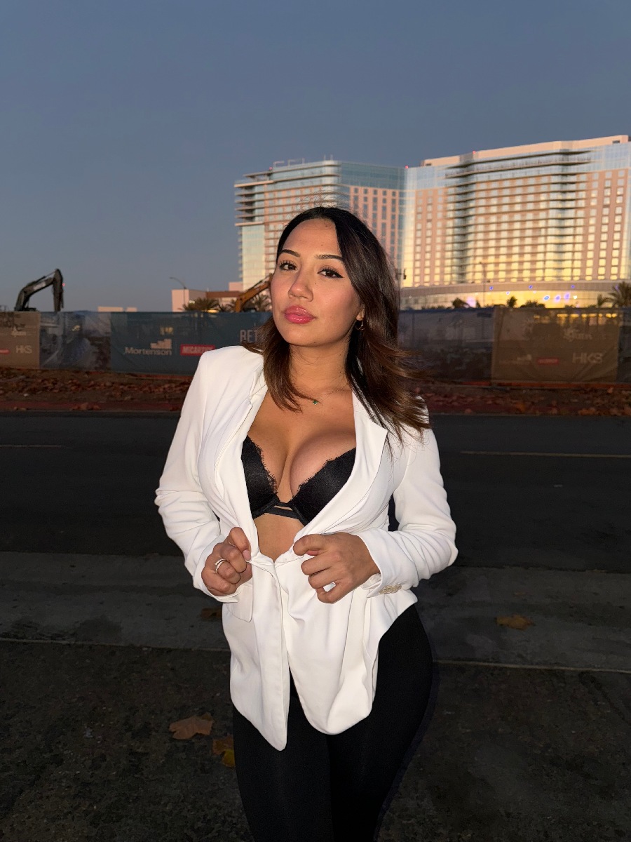 Take a pause and enjoy Ali Cruz — streaming from Miami