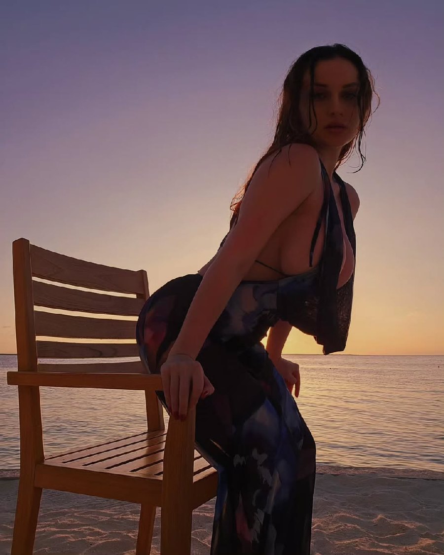 Sexy girl Miranda Faith nude in Miami