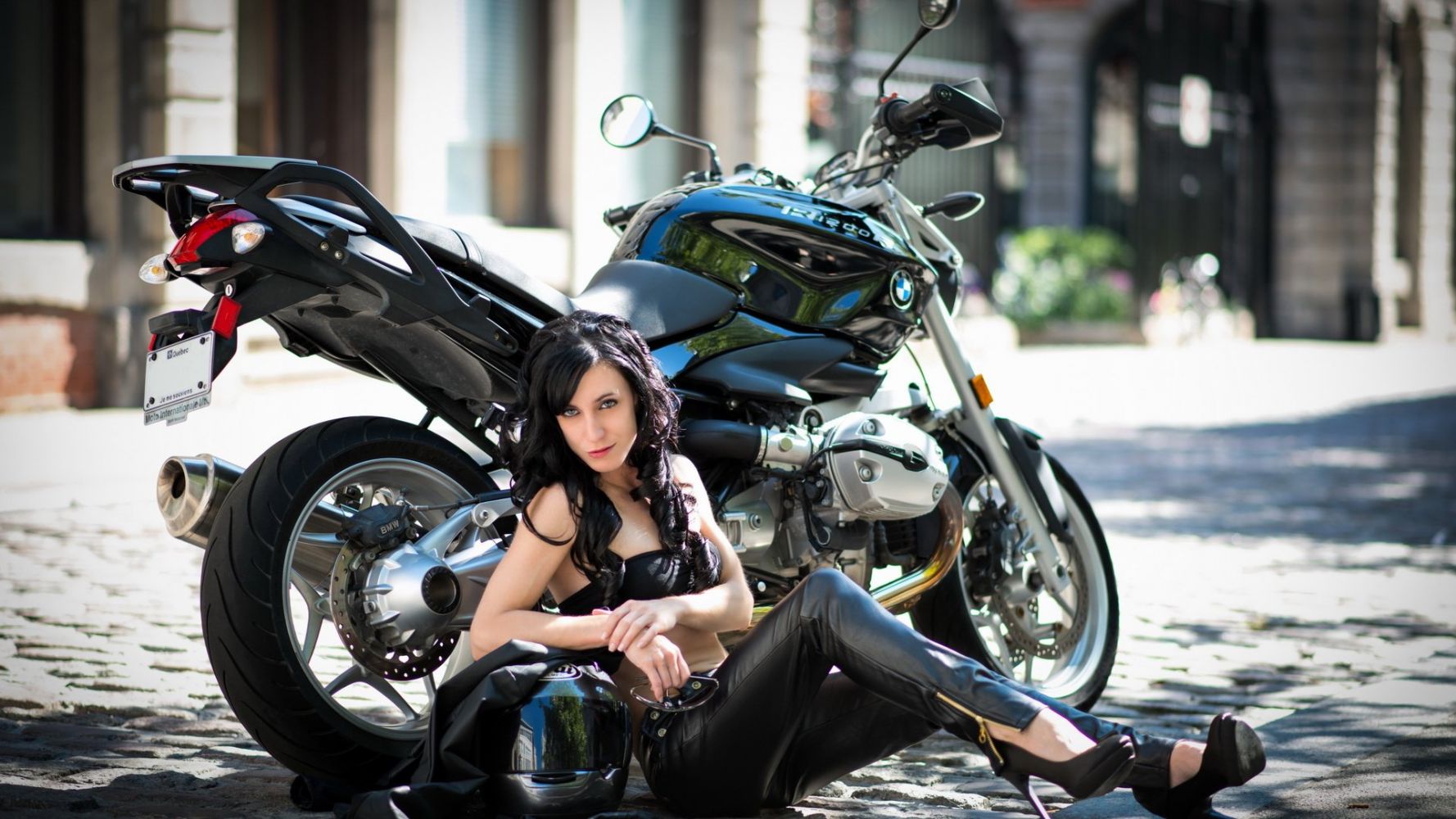 Fresh photos, fresh mood — European women on bikes online in Miami