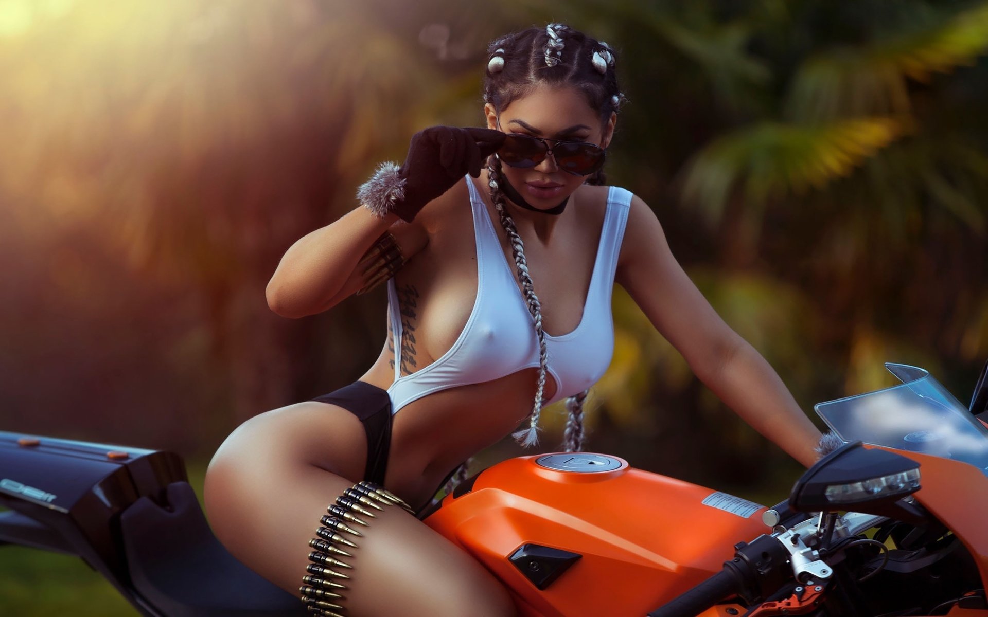 Take a pause and enjoy Girls with tattoos and motorcycles — streaming from Miami