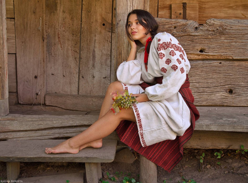 Fresh photos, fresh mood — Women in Slavic costumes online in Miami