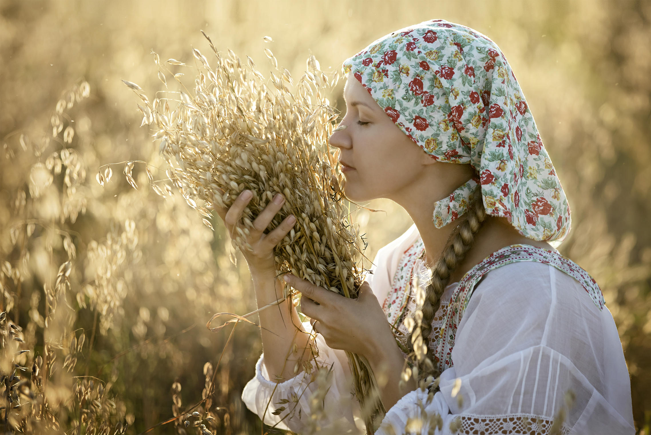 Photo Women in Slavic costumes in Miami