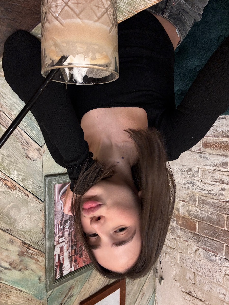 Fresh photos, fresh mood — Tina online in Miami